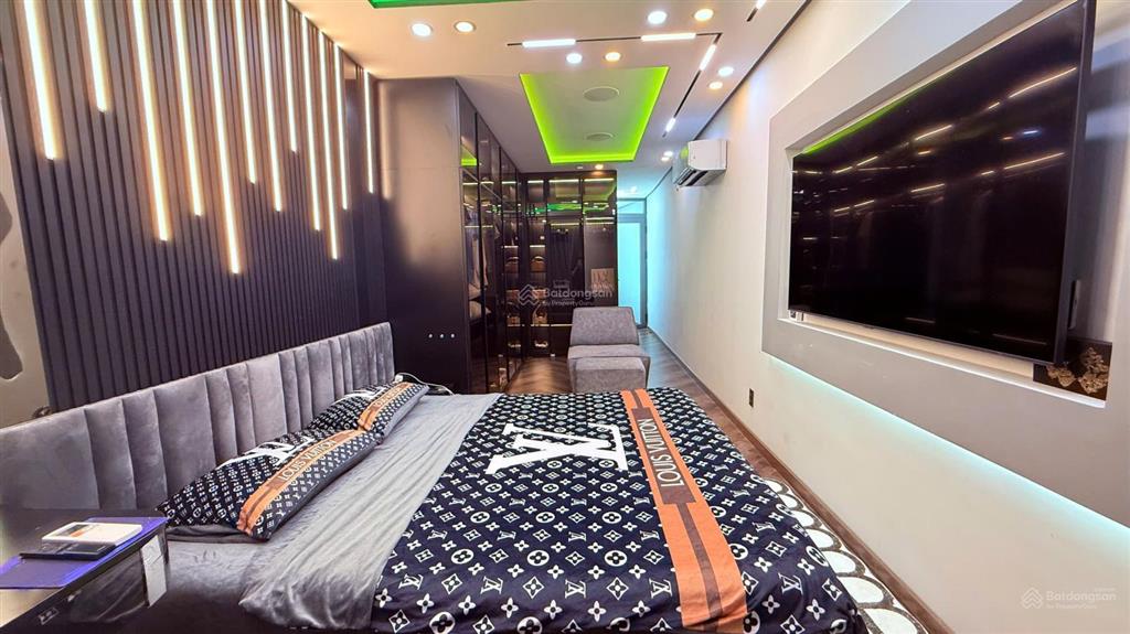 Bán gấp nhà quận 1 trong tuần  giá chỉ 5,3 tỷ, gần bệnh viện từ dũ, đang có hđ thuê 13 triệu/tháng