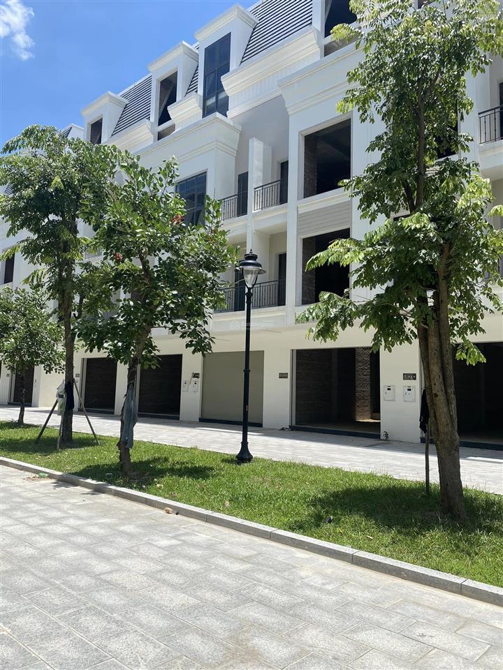 Căn đường 30m, 5 tầng, đại lộ ra vành đai 3.5 giá nhỉnh 15,5 tỷ, hướng đông bắc.