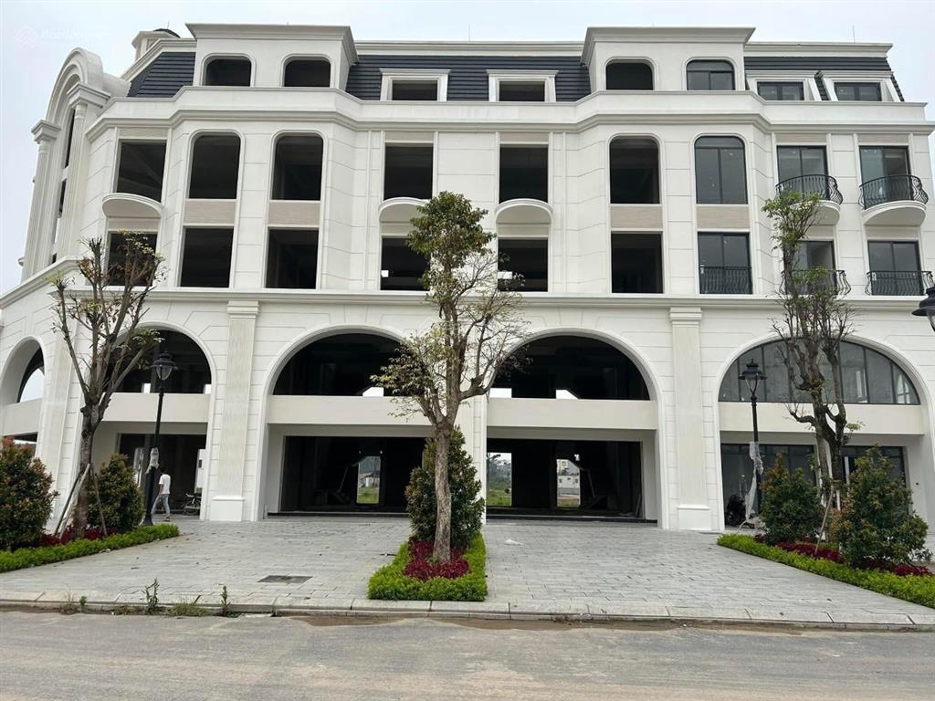 Căn đường 30m, 5 tầng, đại lộ ra vành đai 3.5 giá nhỉnh 15,5 tỷ, hướng đông bắc.