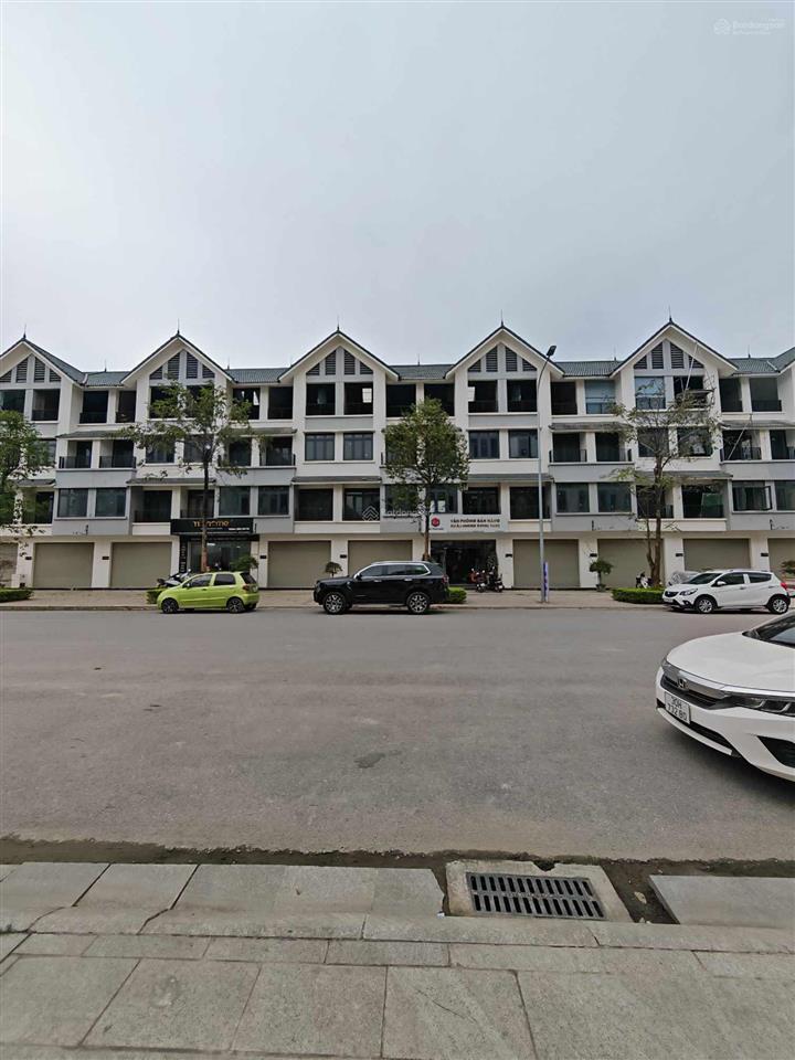 Căn đường 30m, 5 tầng, đại lộ ra vành đai 3.5 giá nhỉnh 15,5 tỷ, hướng đông bắc.