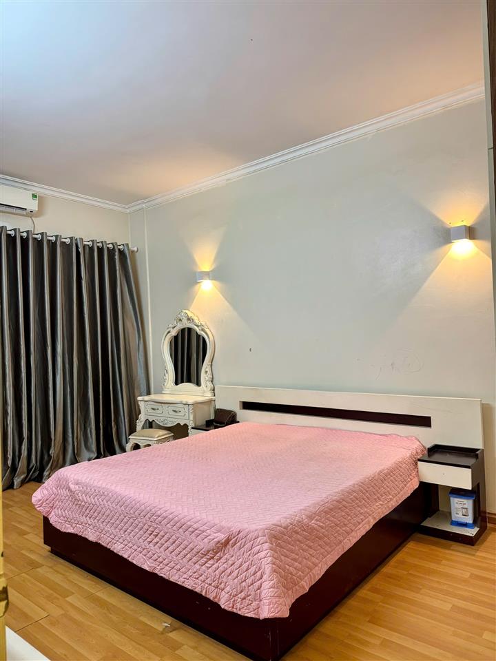 bán chung cư CT4 Bắc Linh Đàm 73m chỉ 5,2 tỷ full nội thất