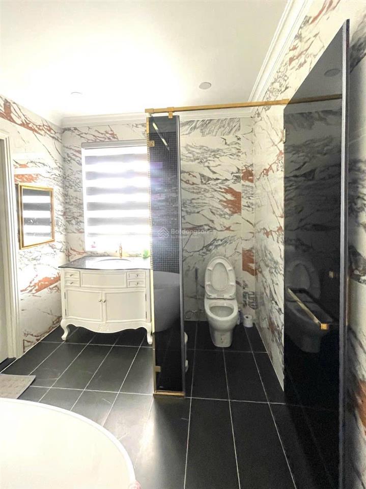 Biệt thự châu âu quận 2 cách cầu sài gòn 500m. hơn 50 tỷ chính chủ mua bán