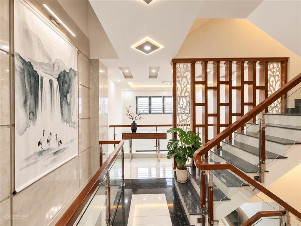 5tầng. dòng tiền 38tr/ tháng. 12tỷ cmt8