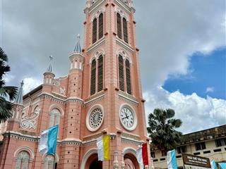 Tòa khách sạn xây mới, 5m x 30m, hầm 7 tầng, mặt tiền đối diện nhà thờ tân định, hđt 180 triệu/th