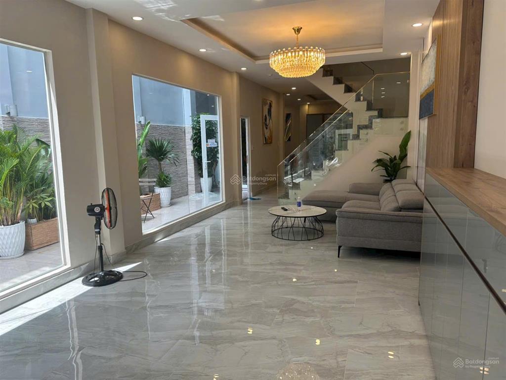 Nhà mới đẹp 121 lê thị riêng, bến thành, q1, 6m x 18.5m, 4 tầng, 5pn, 6wc, sân vườn thoáng mát