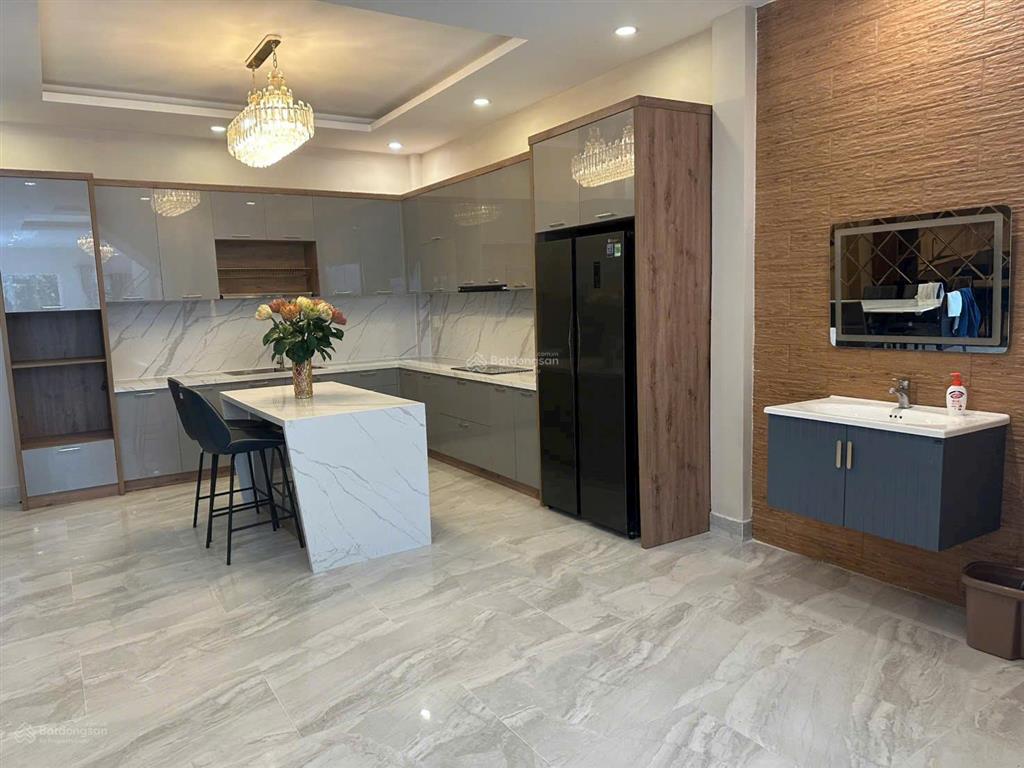 Nhà mới đẹp 121 lê thị riêng, bến thành, q1, 6m x 18.5m, 4 tầng, 5pn, 6wc, sân vườn thoáng mát