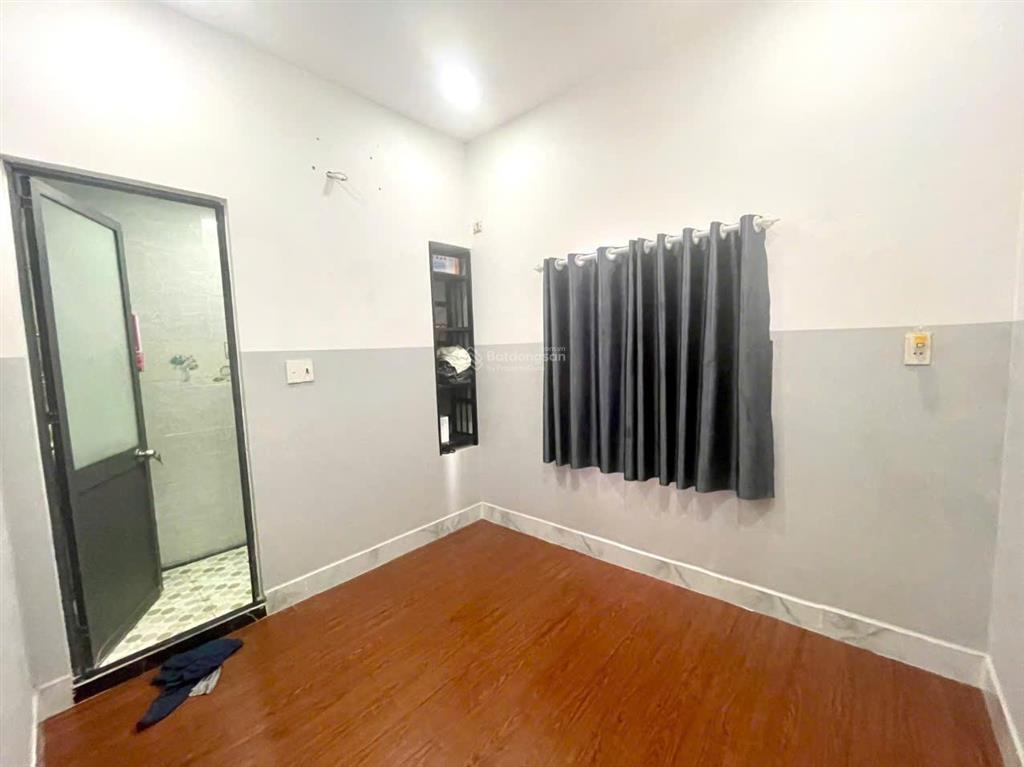 Nhà nhỏ, xe 7 chỗ đến nơi, giá rẻ có 2 phòng ngủ, 1 tầng lầu, 620 triệu.