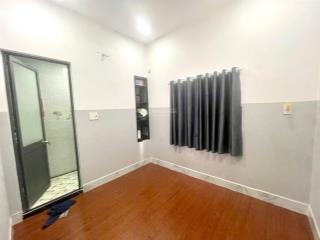 Nhà nhỏ, xe 7 chỗ đến nơi, giá rẻ có 2 phòng ngủ, 1 tầng lầu, 620 triệu.