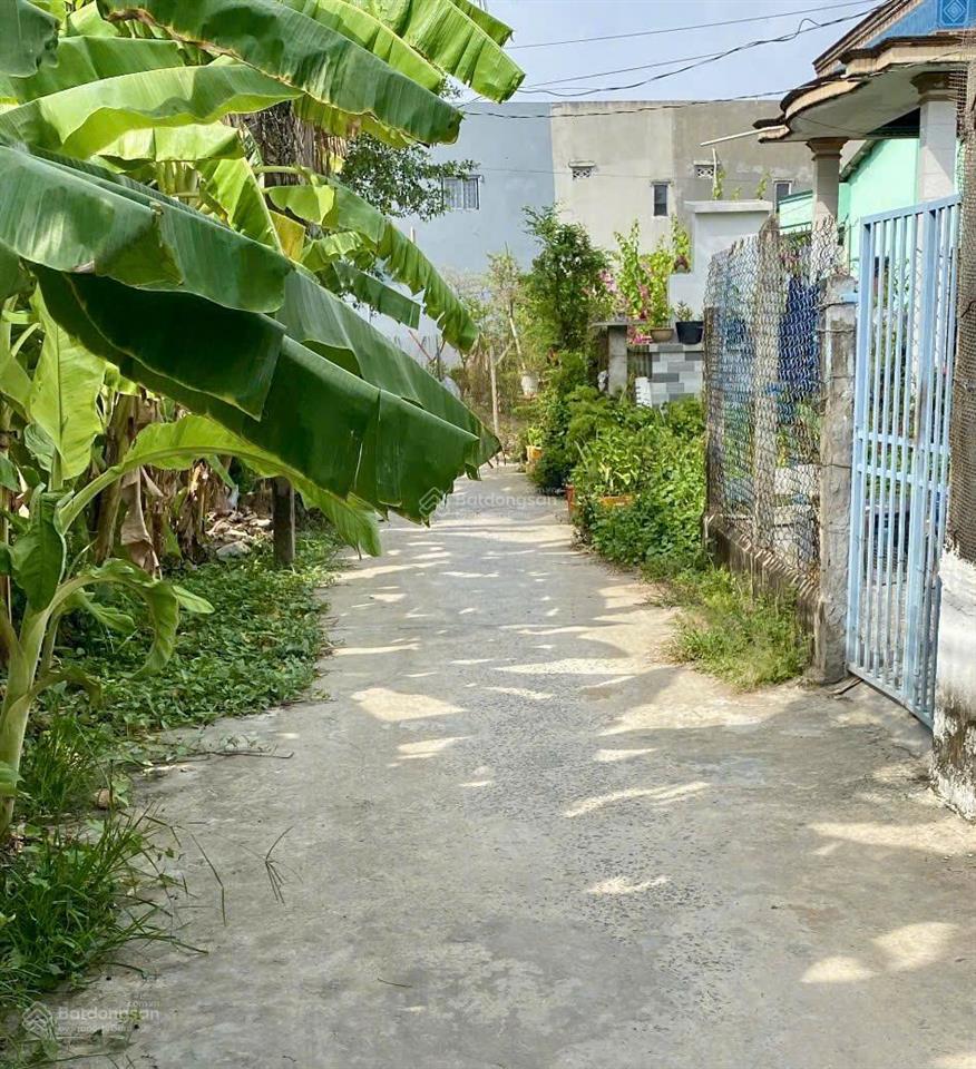 Nhà nhỏ, xe 7 chỗ đến nơi, giá rẻ có 2 phòng ngủ, 1 tầng lầu, 620 triệu.