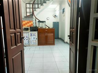 Cho thuê nhà riêng 3 tầng ngõ 141 nam dư, full đồ, gần chợ, trường học