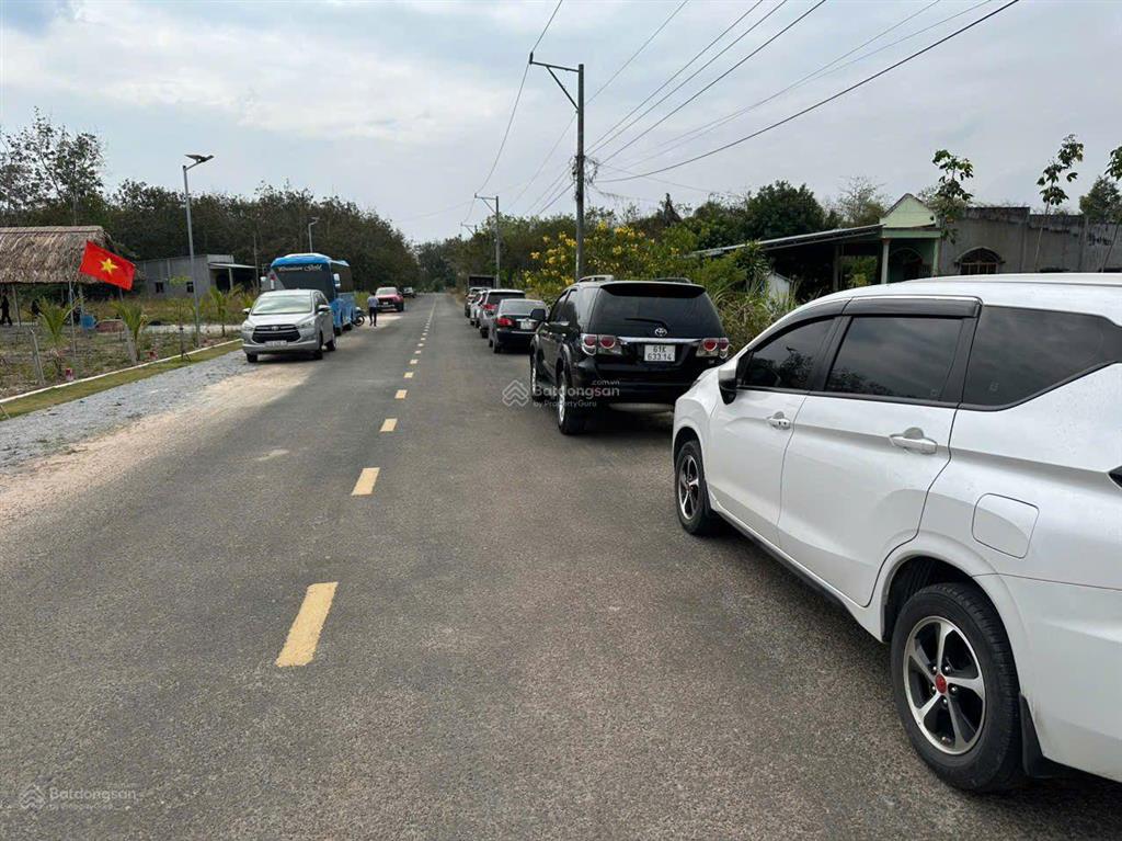 Bán nhanh 1 lô thổ cư mặt tiền dh 275m2 giá chốt 580 triệu pháp lý rõ ràng đầy đủ dân siêu đông