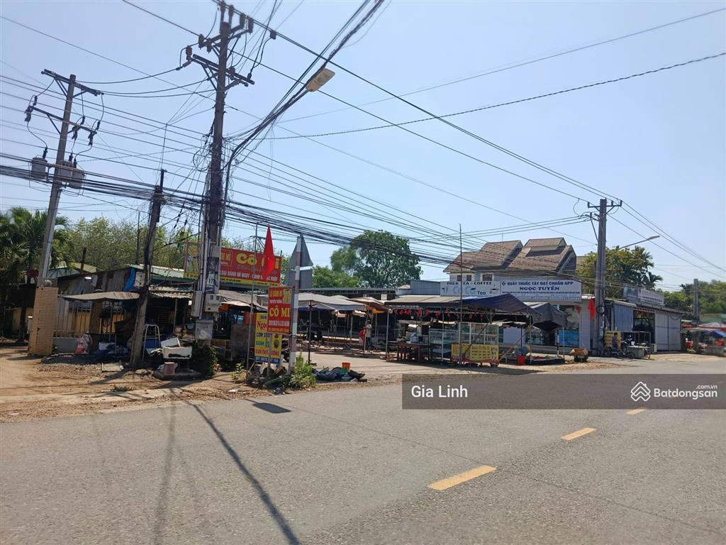 Bán 234,9m2/420 triệu ngay trung tâm, sát bên là trường học, gọi em xem đất