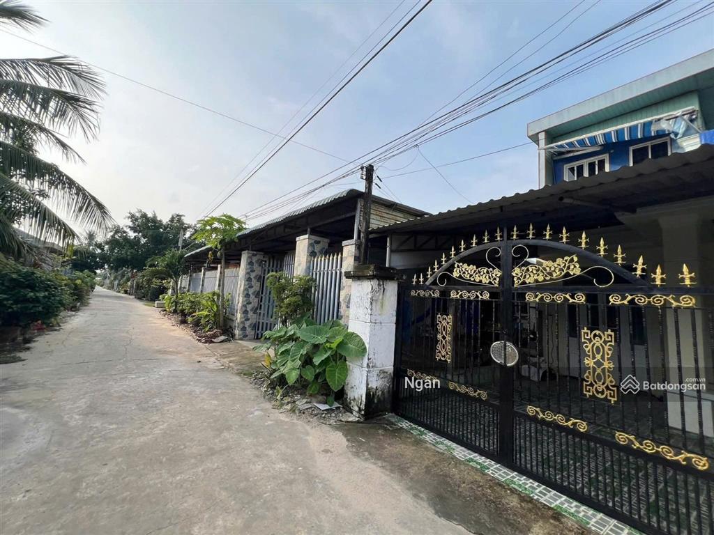Cần bán lô đất thổ cư 160m2 mặt tiền đường nhựa 2 ô tô né nhau, gọi em xem đất