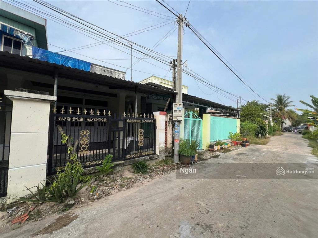 Cần bán lô đất thổ cư 160m2 mặt tiền đường nhựa 2 ô tô né nhau, gọi em xem đất