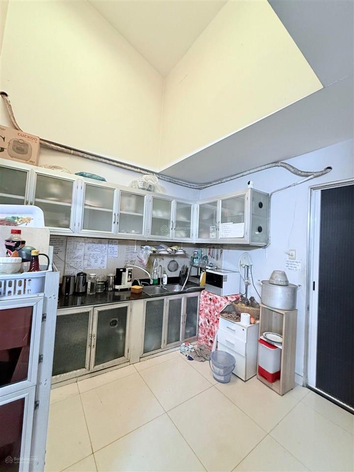 Nhà 90m2  gần phạm văn đồng  sát bình thạnh  hẻm xe tải  9.x tỷ