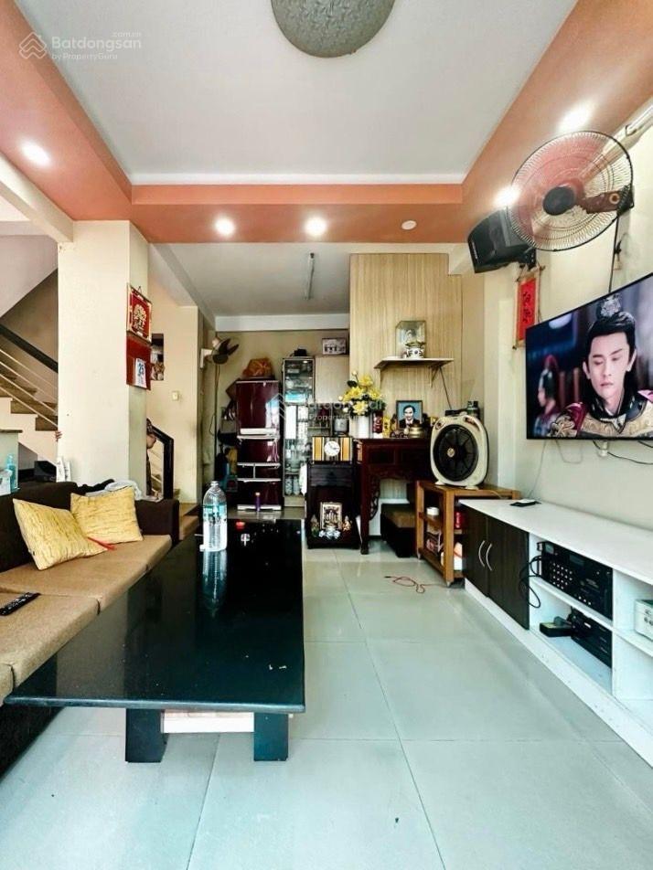 Bán nhà 50m2  4 tầng  cách mt 10m  gần phạm văn đồng  bình thạnh  7. x tỷ