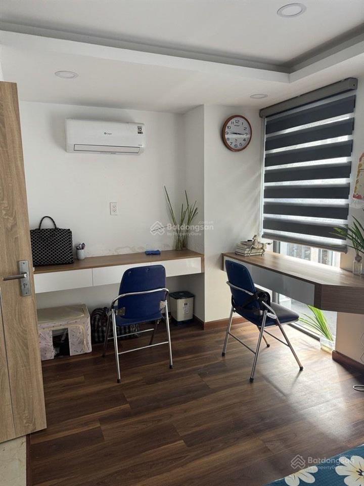 Bán nhà 60m2  3 tầng  gần ngã tư hàng xanh  bình thạnh  hẻm xe hơi  8.x tỷ tl