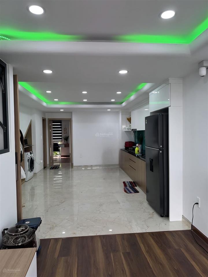 Bán nhà 60m2  3 tầng  gần ngã tư hàng xanh  bình thạnh  hẻm xe hơi  8.x tỷ tl