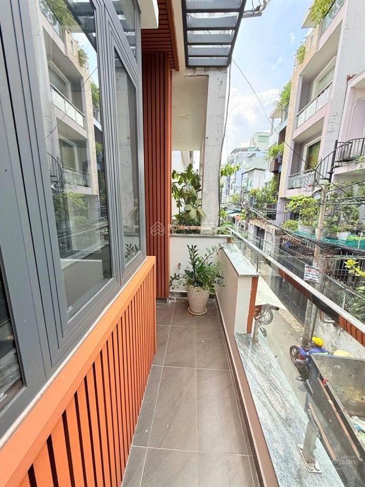 Bán nhà 50m2  4 tầng  gần hàng xanh  bình thạnh  hẻm xe hơi  8,x tỷ tl