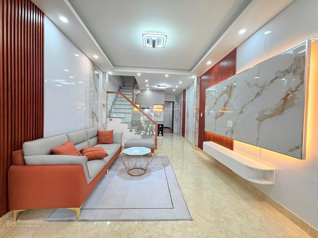 Bán nhà 50m2  4 tầng  gần hàng xanh  bình thạnh  hẻm xe hơi  8,x tỷ tl