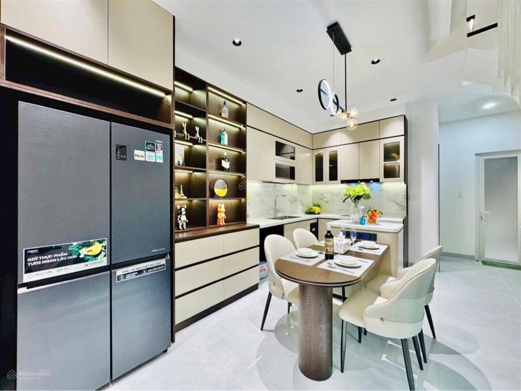 Bán nhà full nội thất 60m2  3 tầng  gần phan văn trị  bình thạnh  sát hxh  8,x tỷ tl