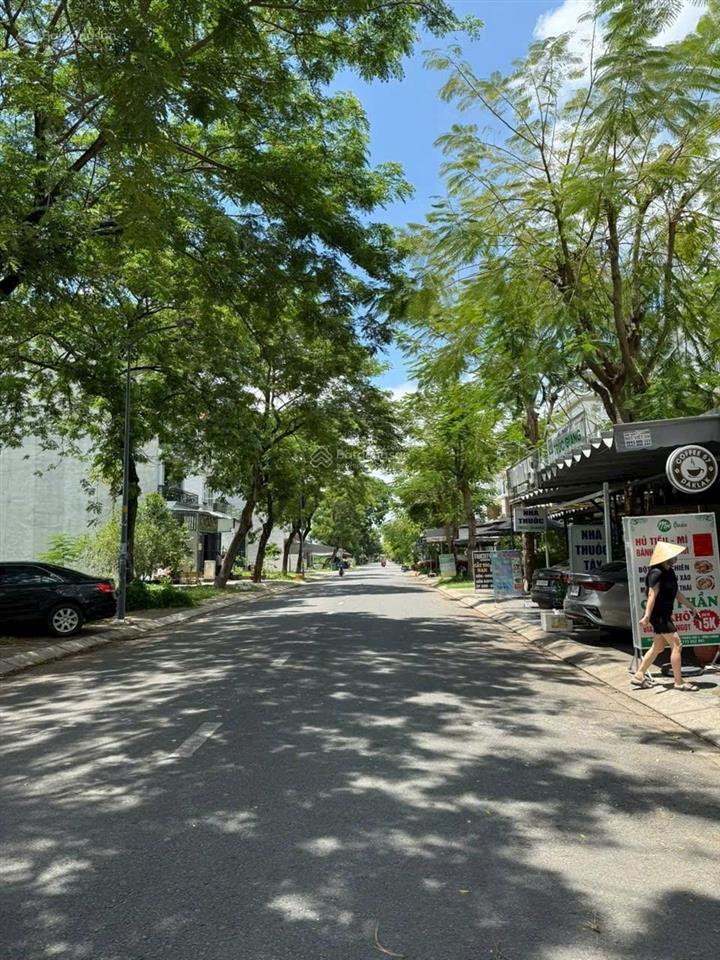 Siêu hot, nền đất sổ hồng, diện tích 5x20, kdc phong phú 4, giá chỉ 6 tỷ