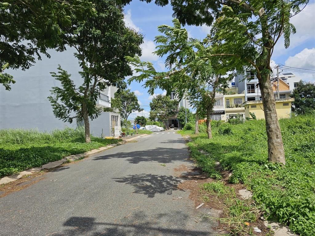 Siêu hot, nền đất sổ hồng, diện tích 5x20, kdc phong phú 4, giá chỉ 6 tỷ
