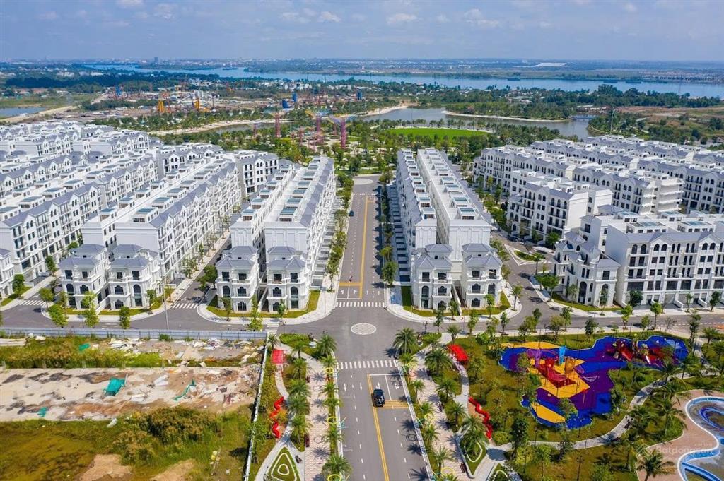 Bán shophouse vinhomes grand park, 12 tỷ, 103m2, 1pn, 1wc, chính chủ cần bán gấp định cư canada