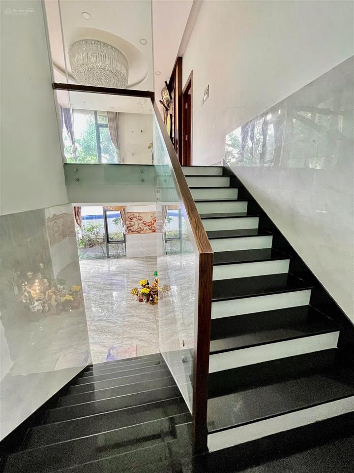 Bán biệt thự ở 68 trần não, 60 tỷ vnd, 250m2, 4pn, 3wc, 2 tầng