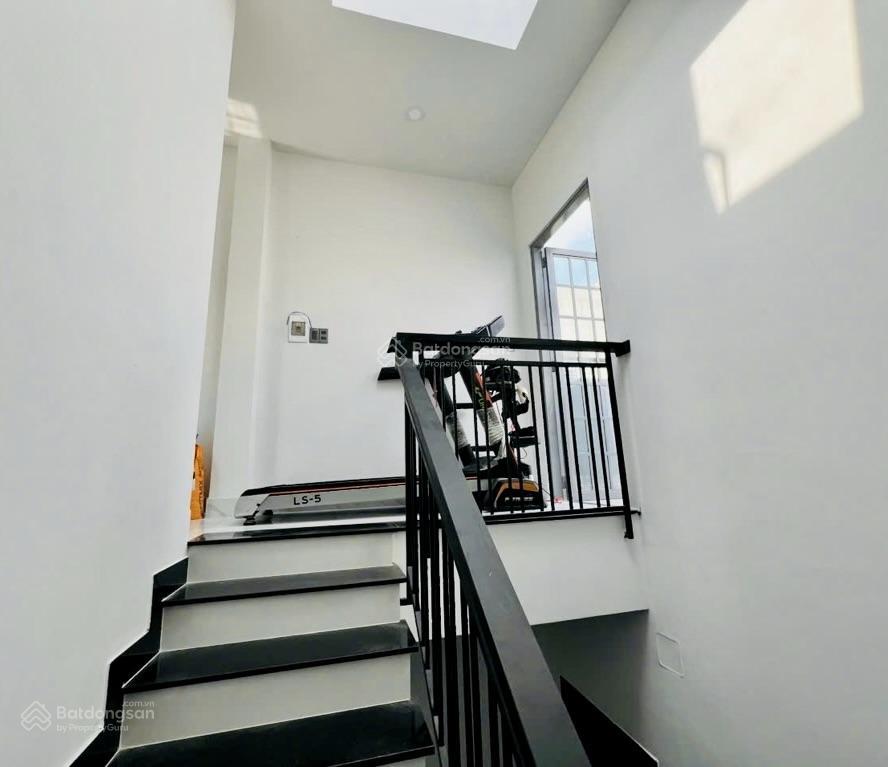 Nhà mới 3 tầng tô hiệu hẻm kinh doanh 2 xe tải tránh 70m² chỉ 8,x tỷ tân phú