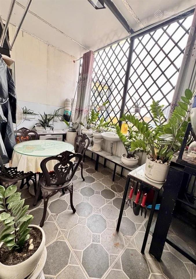 Nhà đẹp 3 tầng 3 pn  giá sốc chỉ hơn 3 tỷ xíu ngay bình long giáp tân phú