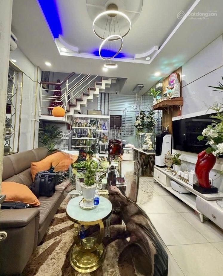 Nhà đẹp 3 tầng 3 pn  giá sốc chỉ hơn 3 tỷ xíu ngay bình long giáp tân phú