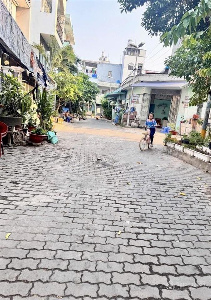 Nhà đẹp 3 tầng 3 pn  giá sốc chỉ hơn 3 tỷ xíu ngay bình long giáp tân phú