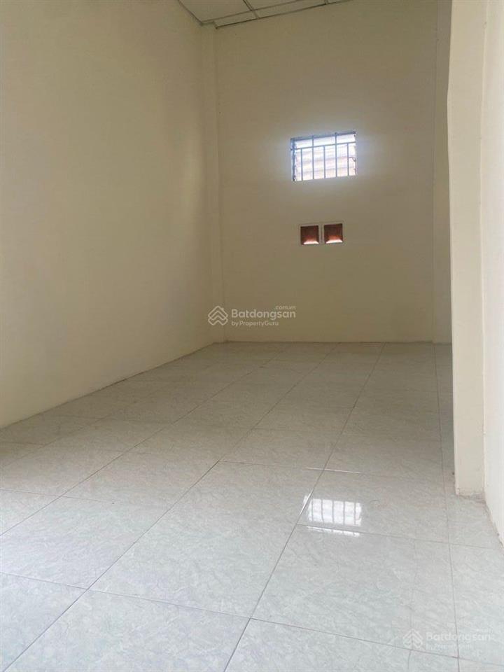 Chỉ 3.3 tỷ nhà 3 tầng 5pn có phòng ngủ trệt gần hồng lạc, lạc long quân ở ngay giá tốt
