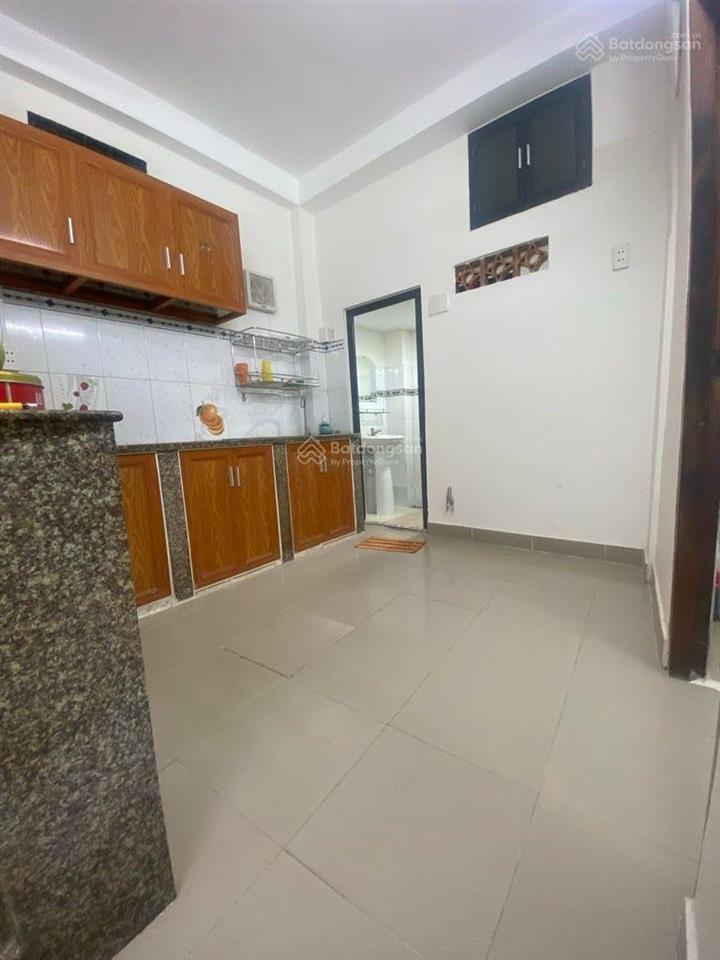 Chỉ 3.3 tỷ nhà 3 tầng 5pn có phòng ngủ trệt gần hồng lạc, lạc long quân ở ngay giá tốt