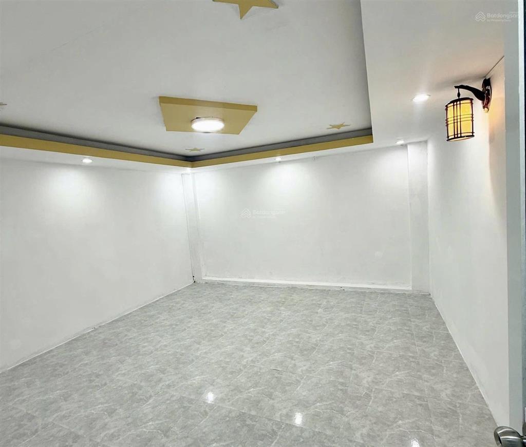 61.3m2  chỉ 3. xtỷ tân phú, âu cơ đối diện là khu bàu cát sổ công nhận đủ 61.3m2  3 pn  2 tầng