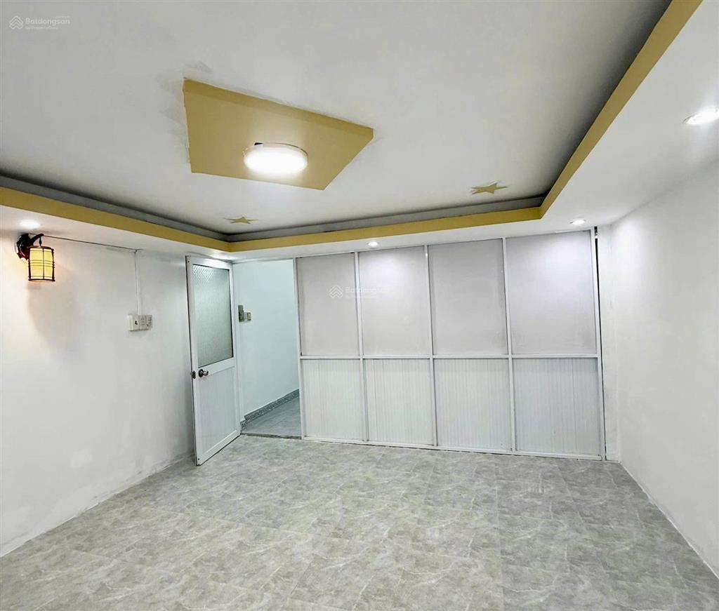 61.3m2  chỉ 3. xtỷ tân phú, âu cơ đối diện là khu bàu cát sổ công nhận đủ 61.3m2  3 pn  2 tầng