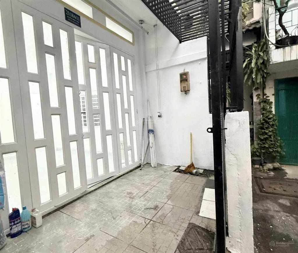 61.3m2  chỉ 3. xtỷ tân phú, âu cơ đối diện là khu bàu cát sổ công nhận đủ 61.3m2  3 pn  2 tầng
