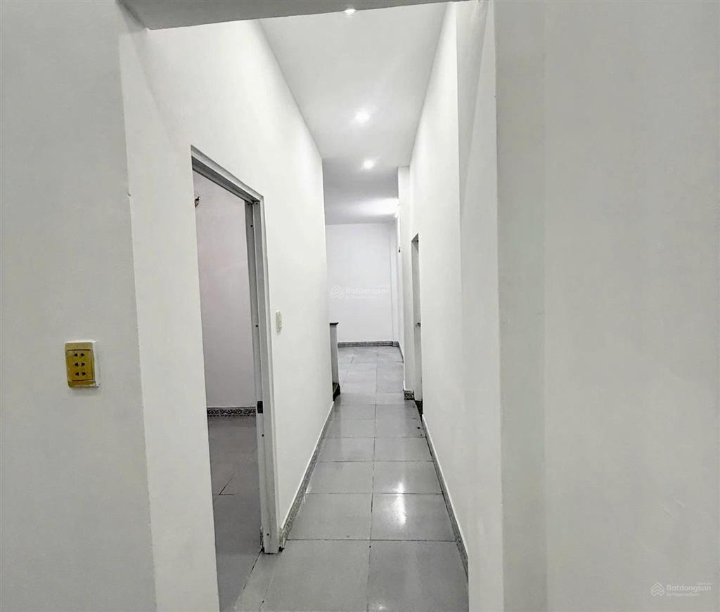 61.3m2  chỉ 3. xtỷ tân phú, âu cơ đối diện là khu bàu cát sổ công nhận đủ 61.3m2  3 pn  2 tầng