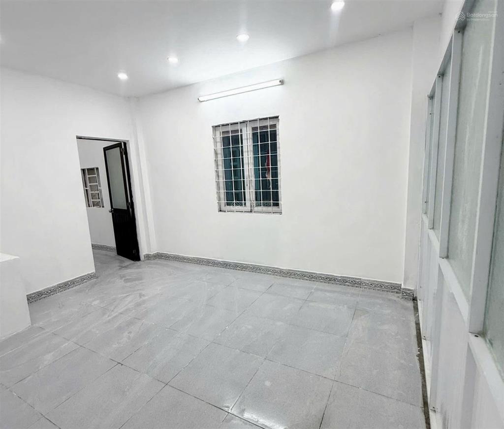 61.3m2  chỉ 3. xtỷ tân phú, âu cơ đối diện là khu bàu cát sổ công nhận đủ 61.3m2  3 pn  2 tầng