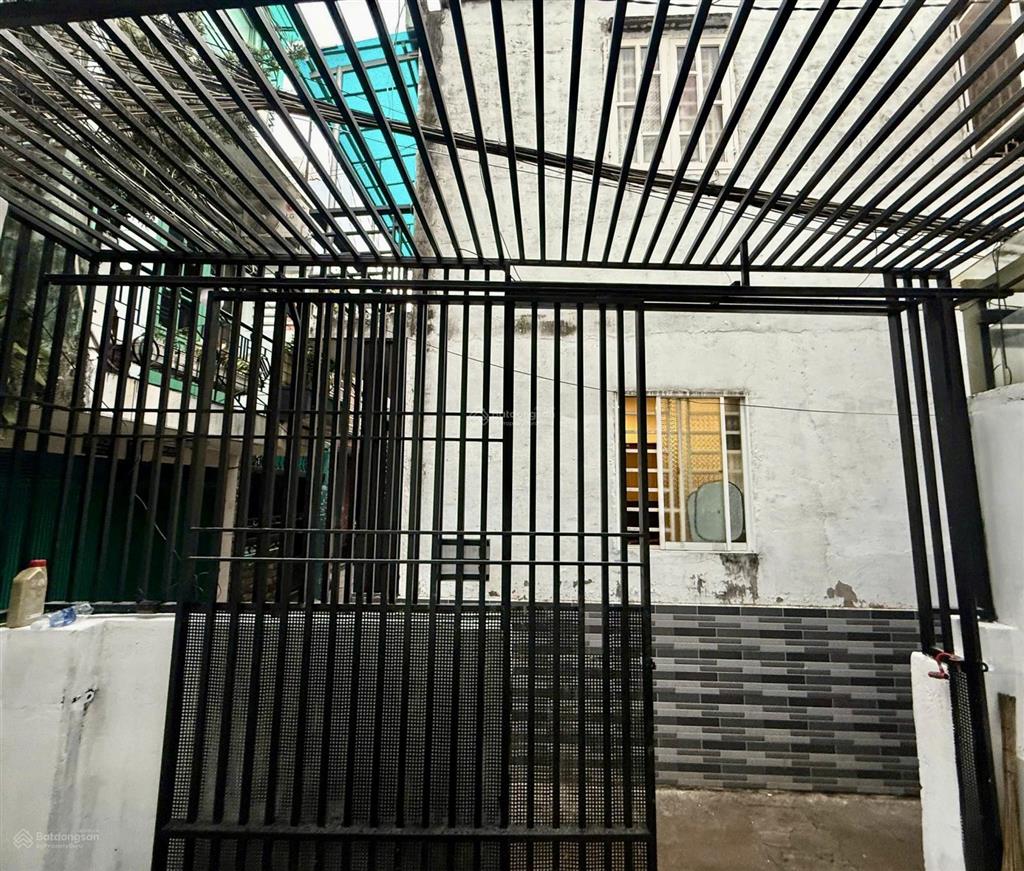 61.3m2  chỉ 3. xtỷ tân phú, âu cơ đối diện là khu bàu cát sổ công nhận đủ 61.3m2  3 pn  2 tầng