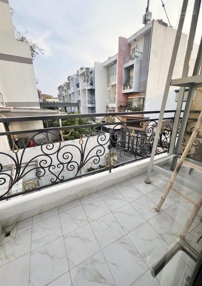 3 tầng4pn. ngay hoà bình đàm sen chỉ 3.x tỷ nhà mới đẹp dọn vào ở ngay