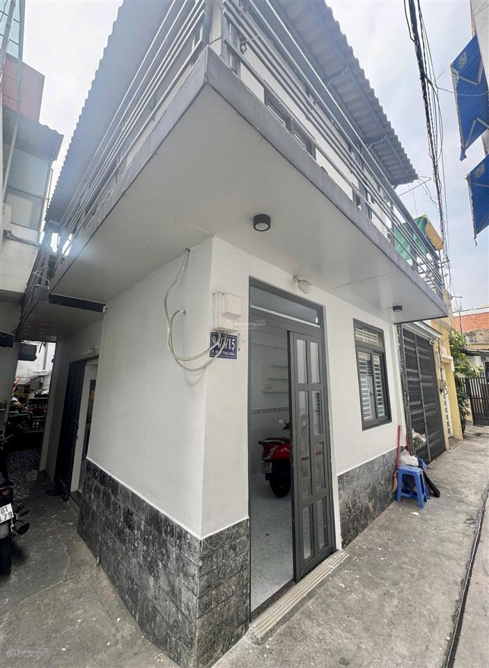 2 tầng phú thọ hoàtân phú chỉ 3.3 tỷ lô góc thoáng 2 pn  nhà đẹp ở ngay.