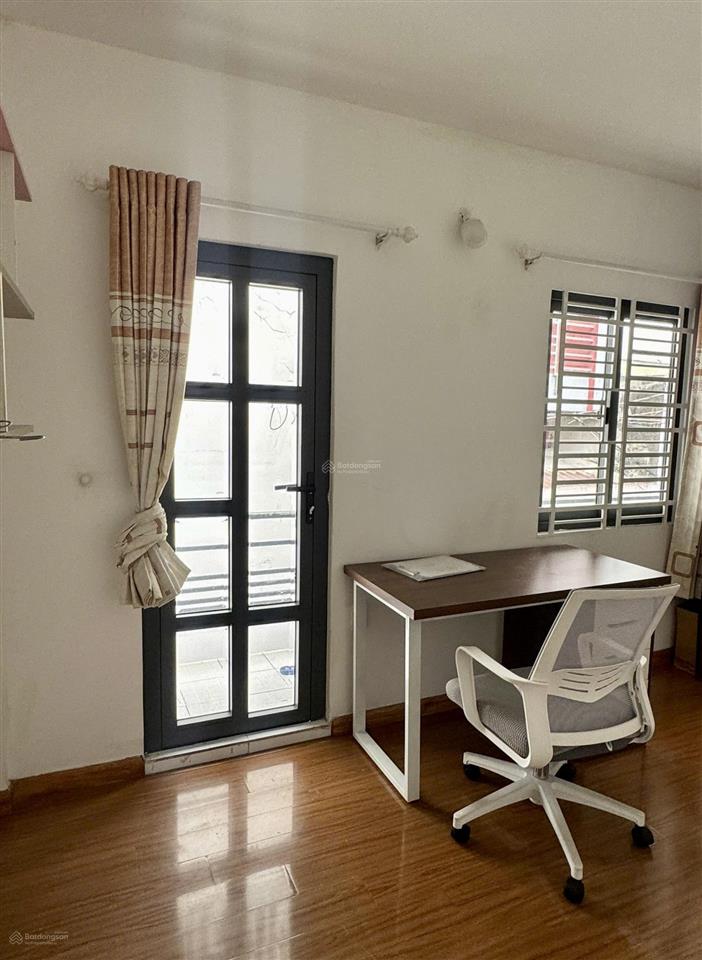 2 tầng phú thọ hoàtân phú chỉ 3.3 tỷ lô góc thoáng 2 pn  nhà đẹp ở ngay.