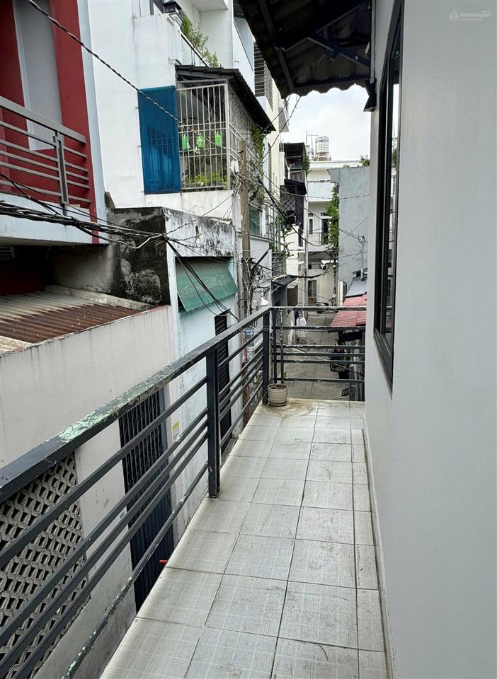 2 tầng phú thọ hoàtân phú chỉ 3.3 tỷ lô góc thoáng 2 pn  nhà đẹp ở ngay.