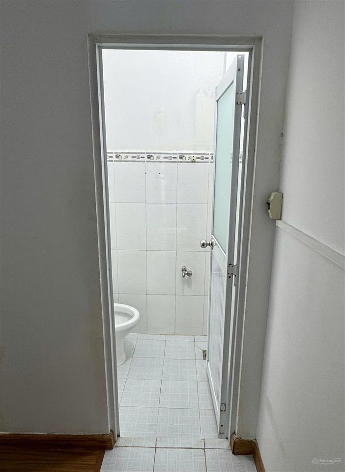 2 tầng phú thọ hoàtân phú chỉ 3.3 tỷ lô góc thoáng 2 pn  nhà đẹp ở ngay.