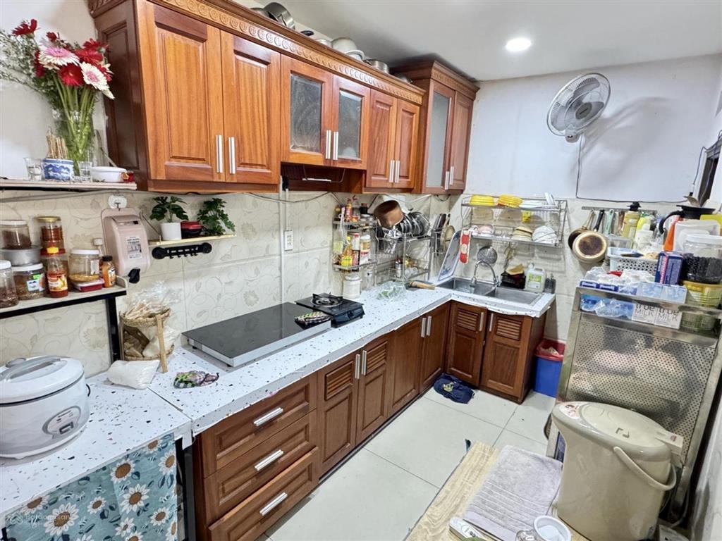 Chính chủ giảm tổng 500 tr giá mới chỉ còn 6.8 tỷ còn tl hẻm xe hơi vào nhà ngang hiếm 5.5m60m2