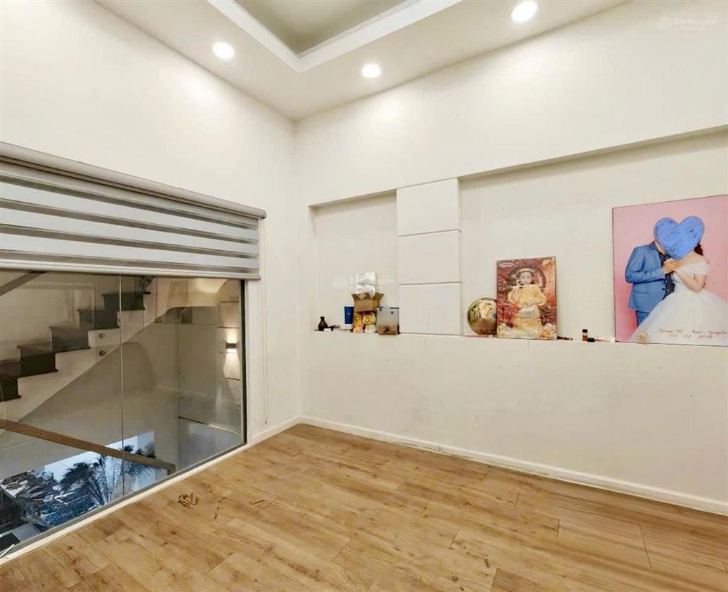Nhà ngang 5m bề thế 100m không quy hoạch, không lộ giới hẻm xe tải đỗ cửa. chỉ 8 đồng