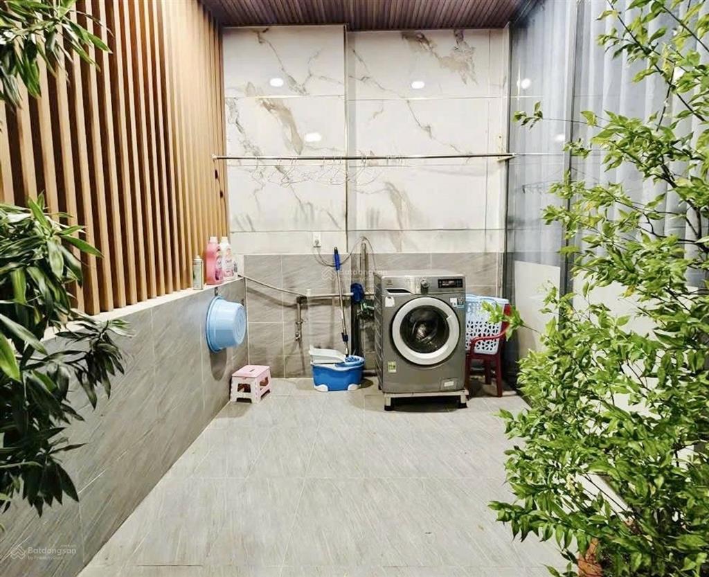Nhà ngang 5m bề thế 100m không quy hoạch, không lộ giới hẻm xe tải đỗ cửa. chỉ 8 đồng