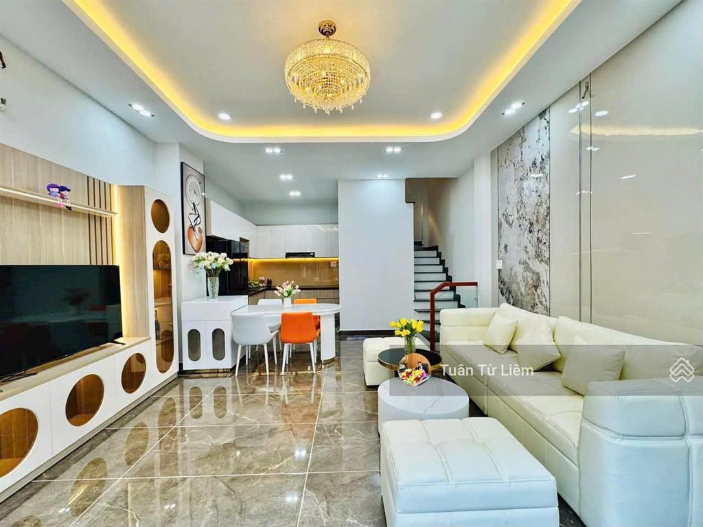 Phú diễn chủ thanh khoản gấp chỉ hơn 8 tỷ,nhà 46m5 tầng lô góc,ngõ thông ô tô đỗ cửa